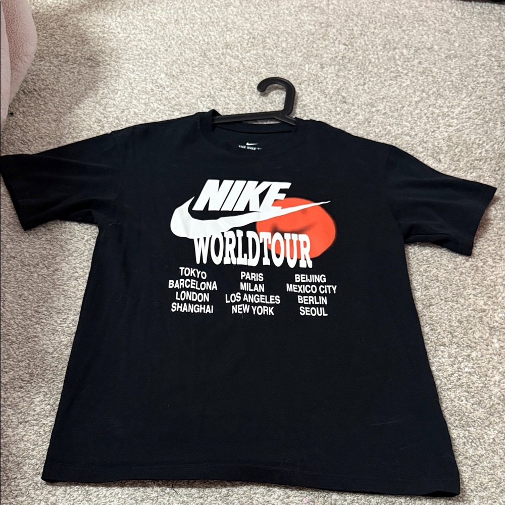 Nike ‘world tour’ Men’s Tee